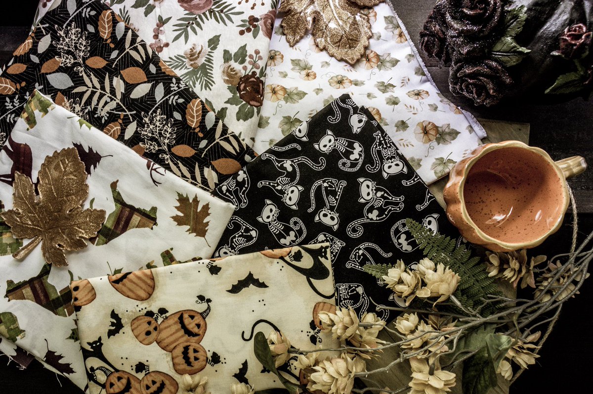 DaggerandRoseCo's tweet photo. Working on prepping our fall and Halloween book sleeve patterns this weekend! This is just a little preview of some of what’s coming to the shop soon. So excited for spooky season! 🎃🖤 https://t.co/2Aq43u4jfb