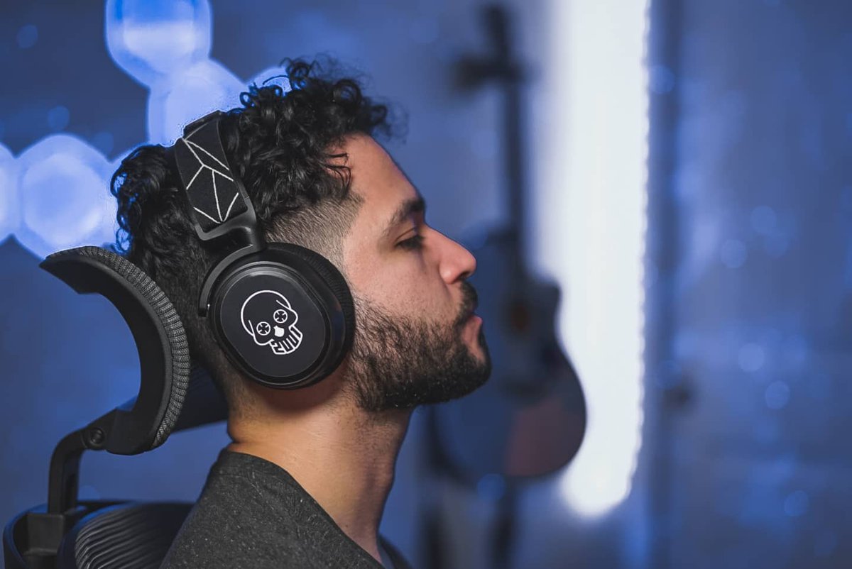 MistrVulture's tweet image. In my zone...
@steelseries is a vibe. A lifestyle. A choice. Get with it🔥

Yo, @steelseries, hook me up with more of these dopeeee stickers 😍🔥🙏

 [12% OFF] w/code vulture12
#sponsored #Steelseries #headset #gaming #gamingsetup #streamer #lifestyle #ad #nanoleaf
