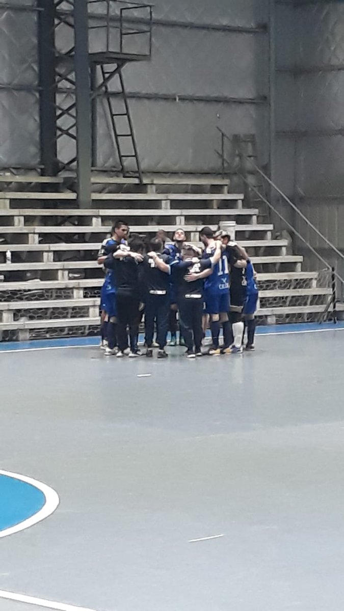 Final del partido en el estadio GB sports!
#Cirpol ganó 5-3 ante #Velez, en un partido durísimo, dónde la cancha no estaba en las mejores condiciones por la humedad .
Los primeros 3 puntos para casa, vamos nosotros! 🔵⚪🔵

#VamosCirpol #SomosFamilia