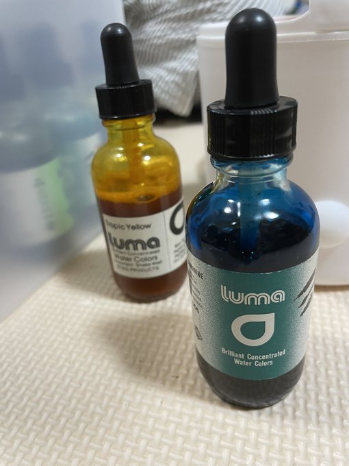 今は亡きルマカラーで遊ぶ3歳児…
なんと贅沢な(^◇^;) 