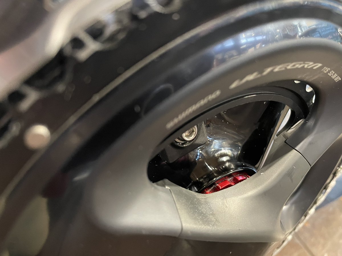 windsbike's tweet image. お客様のセラミックBB。
チラ見えの赤がとってもCool！
#ceramicspeed
#ceramicbb 
#windsbike 
#emondacustom