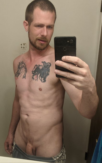 Someone wants to say hello https://t.co/7xVUlnY65V