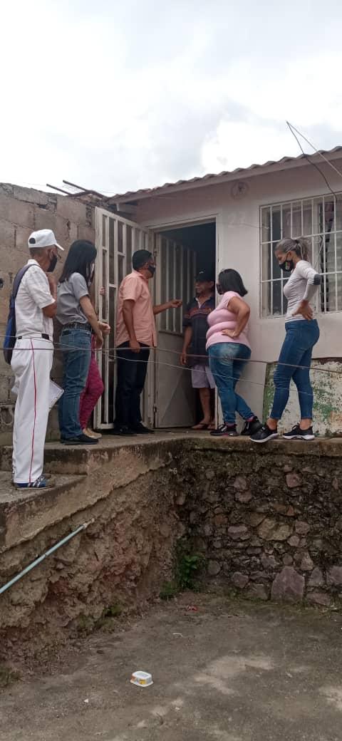 soyalexivalero's tweet photo. #HOY estuvimos #CasaXCasa en el sector #INREVI #SanJuan 
Junto a #UnionYProgreso y la grata visita de @mercedesmalave

Lo que percibimos en cada hogar: La gente quiere cambio 🇻🇪

#AlexiValero ¡Con la gente!
Abriendo caminos, creando soluciones...
#MunicipioSucre #Merida https://t.co/7CqMgJ5Ezt