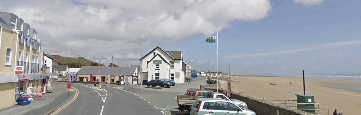 #Carmarthenshire coast is home to a pristine coastline that can cater to both laid back #holidays and invigorating activity-filled getaways. Start planning your adventure and self-catering stay today. Visit walesholidayhomerentals.com/holiday-cottag…