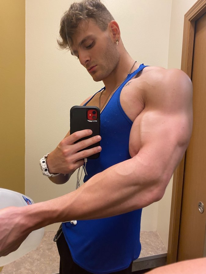 thetruealpha-6-4-240-lbs-15-7k-on-twitter-about-an-hour-or-so-out