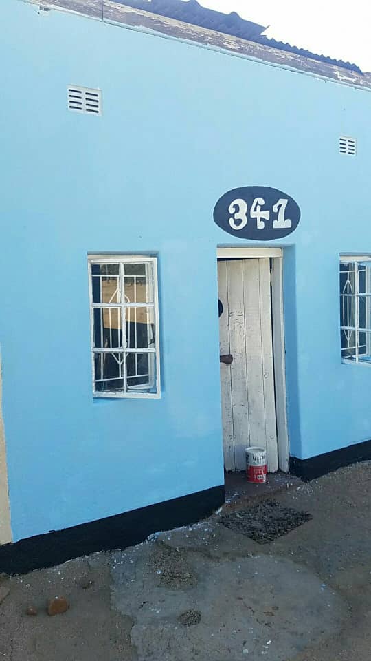 RaisedonB's tweet photo. One of the most underated projects. This project deserves all the talk, hype and applause. Making homes look presentable in the oldest township in Bulawayo. Thank you @FoundationAnthu https://t.co/JmDcKUiTdw
