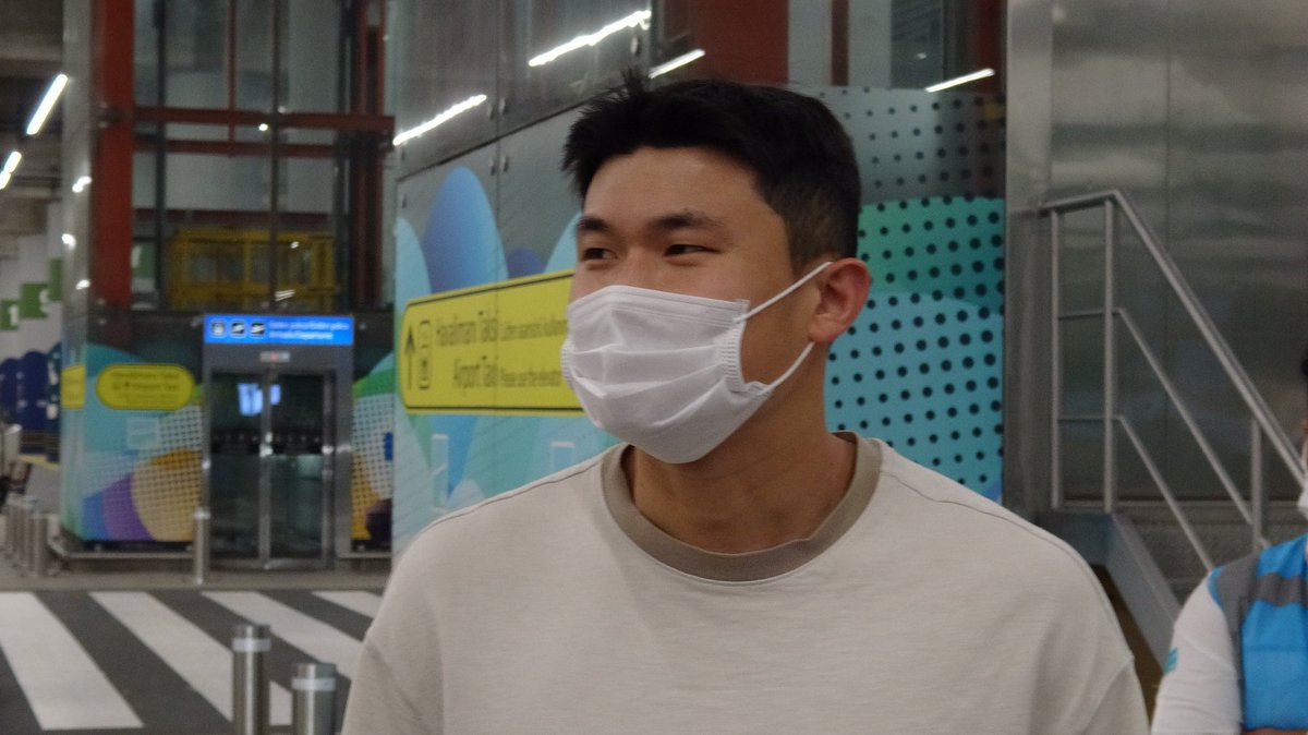 mtastekinq's tweet photo. Fenerbahçe’mizin Güney Koreli yeni transferi Min-Jae Kim, İstanbul'a geldi. Afgan sanıp dövmeyiniz https://t.co/wiUlV5MuhR