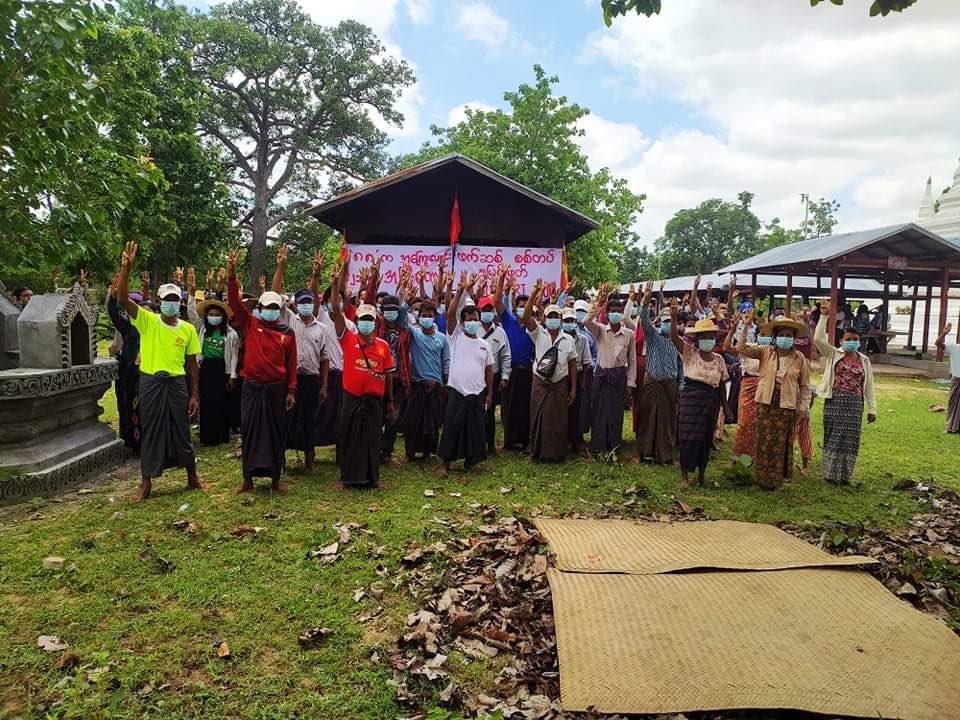 Arn_the_king's tweet photo. Residents in #Depayin Tsp staged anti-coup protest N #8888MemoirStrike to  commemorate the 33rd anniversary of the 8888 Uprising and to eradicate the military dictatorship. 

8888 UPRISING IN 2021
#8FingersStrike
#Aug8Coup 
#WhatsHappeningInMyanmar https://t.co/YUXAkCQFjs