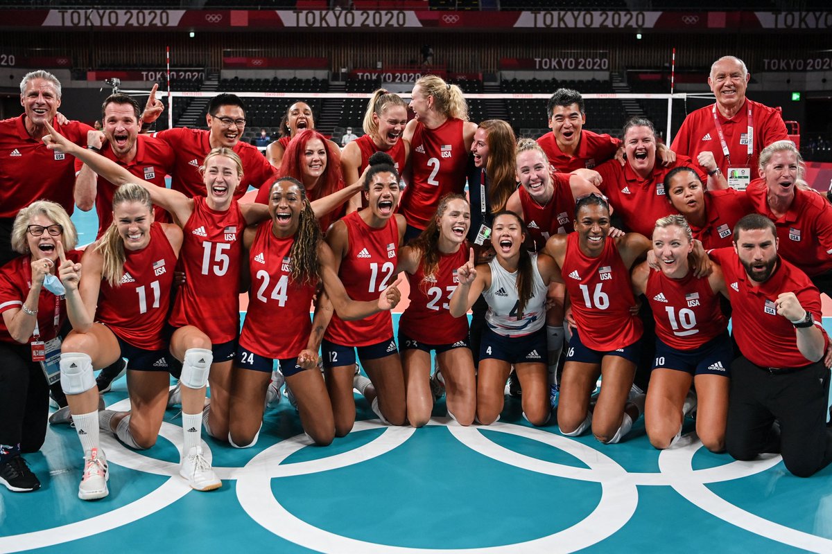 NBCOlympics's tweet photo. THIS TEAM. 🥇

#TokyoOlympics x @usavolleyball https://t.co/j9vHq31vpZ