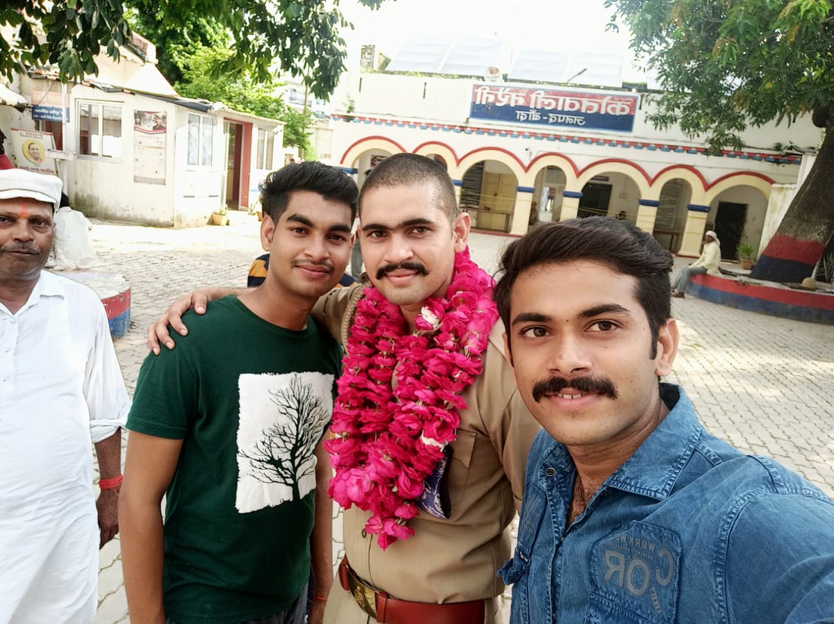 Manjeet16415385's tweet photo. कल का दिन बहुत ही शानदार रहा मेरे तबादले के साथ ही सम्पूर्ण भारत के लिए गौरव गाथा लिखने वाले #Neeraj_Chopra जी ने गोल्ड मेडल जीत लिया। साथ ही महान wrestler #BajrangPunia ने bronz जीतकर देश का शीश ऊंचा किया।
आप सभी को #JaiHind 
बहुत शुकामनाएं
@Mayawati
@BhimArmyChief 
#jai_bhim https://t.co/1ngO0CNPVC