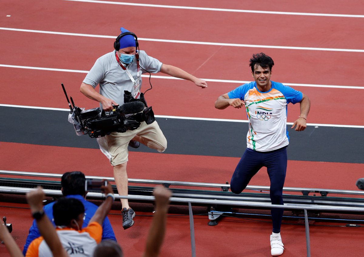 Abhijit Deshmukh on Twitter: &quot;The Cameraman actually took the Jump with Neeraj at the same time holding a camera. Let's make this cameraman popular with Neeraj :) #Athletics #Tokyo2020… https://t.co/TK1y3lEZCS&quot;