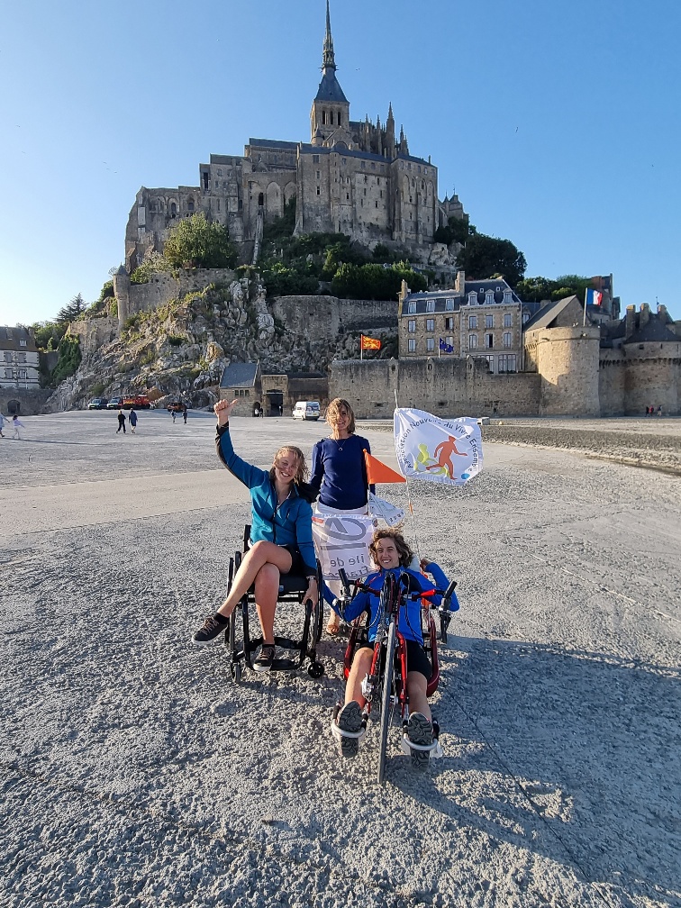 Très fier de ce super duo de soeurs qui ont montré que leur complémentarité permet de relever tous les défis et que le #handicap n'est pas une fatalité, ensemble tout est possible. Heureux d'avoir été leur partenaire avec 
<a href="/CA_IDF/">Crédit Agricole IDF</a> #Bouchonsdelespoir
leparisien.fr/yvelines-78/ve…