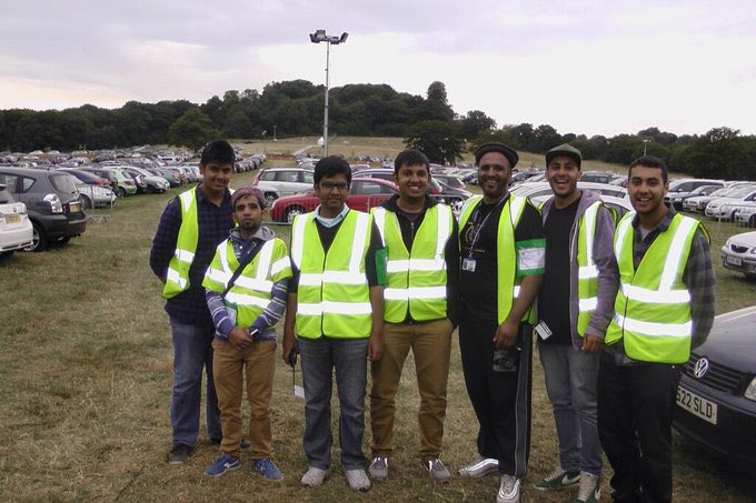 HFI1995's tweet photo. As we reach the final day of #JalsaUK we pay tribute to the thousands of volunteers working behind the scenes for weeks before and after the event. In harsh conditions, they served with a smile on their faces through the night. https://t.co/RXJt7nXYP9