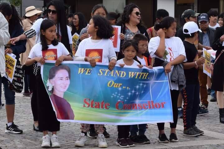 Myanmar Nationalities in Denmark staged a protest to recognize <a href="/NUGMyanmar/">National Unity Government Myanmar</a> &amp; commemorated 33rd anniversary of 8888 uprising day in Esbjerg city.
8888 UPRISING IN 2021
#8FingersStrike
#Aug8Coup 
#WhatsHappeningInMyanmar