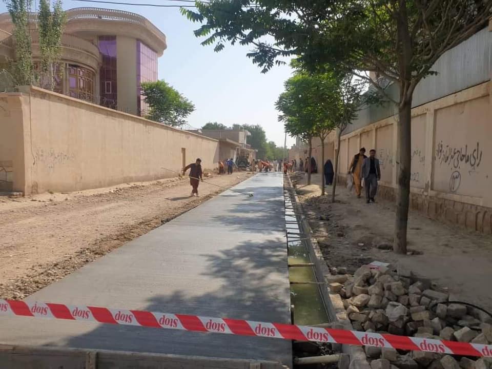 ccnpp_afg's tweet photo. #به_سوی_آبادی 
۱۴ اسد ۱۴۰۰ –  کار ساخت یک #سرک_کانکریتی در قریه #چرمگرخانه مربوط شهر  #شبرغان مرکز ولایت #جوزجان ۷۰ درصد تکمیل شده است. طول سرک ۴۷۸ متر و عرض آن ۴.۵ متر بوده و همچنان کانکریت ریزی جویچه های کنار سرک به طول ۴۷۸ متر نیز شامل آن می‌باشد https://t.co/dr30VliQwq