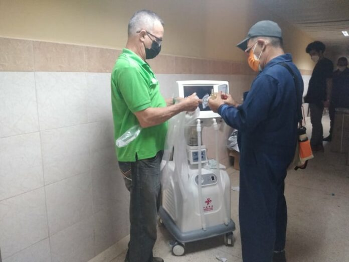 CAvilaRadio10's tweet photo. #PonleCorazón  Para la atención a las personas  con #Covid en #CiegodeAvila  se recibieron  equipos como los concentradores de oxígeno y ventiladores pulmonares de altas prestaciones ChenWei Cwh-3010  y de gran utilidad para la calidad en la atención al paciente. @arletty_white https://t.co/ktc8MEh0gO