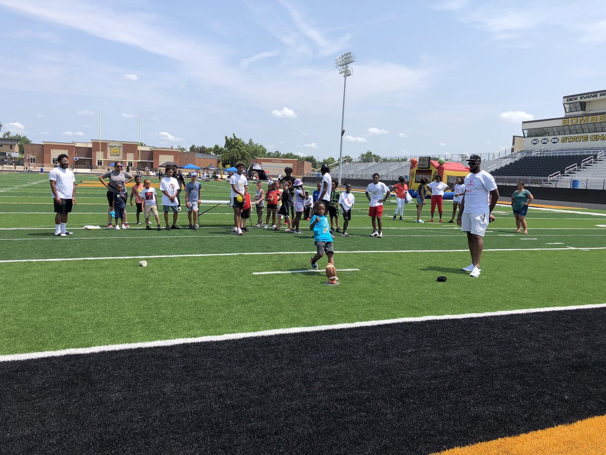 Great day at the 1st annual <a href="/SheldenWilliams/">Shelden Williams</a> #SWFoundation Summer Youth Day! Thank you to all of our sponsors!