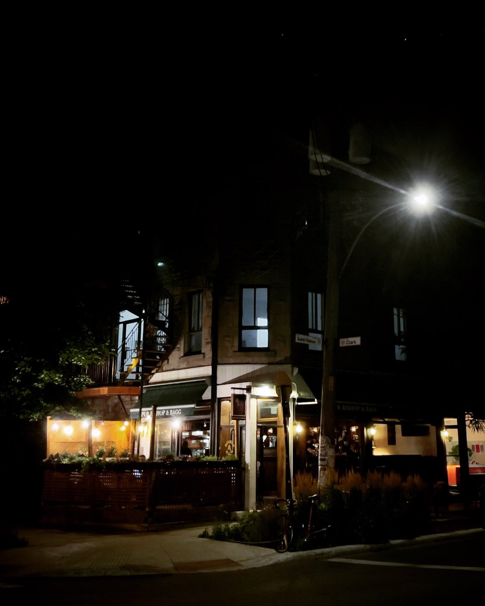 pauldesbaillets's tweet photo. Looks Good at Night it Does!!
@bishopandbagg 
#pub #supportsmallbusiness #mileend https://t.co/7lBh9dF5eO