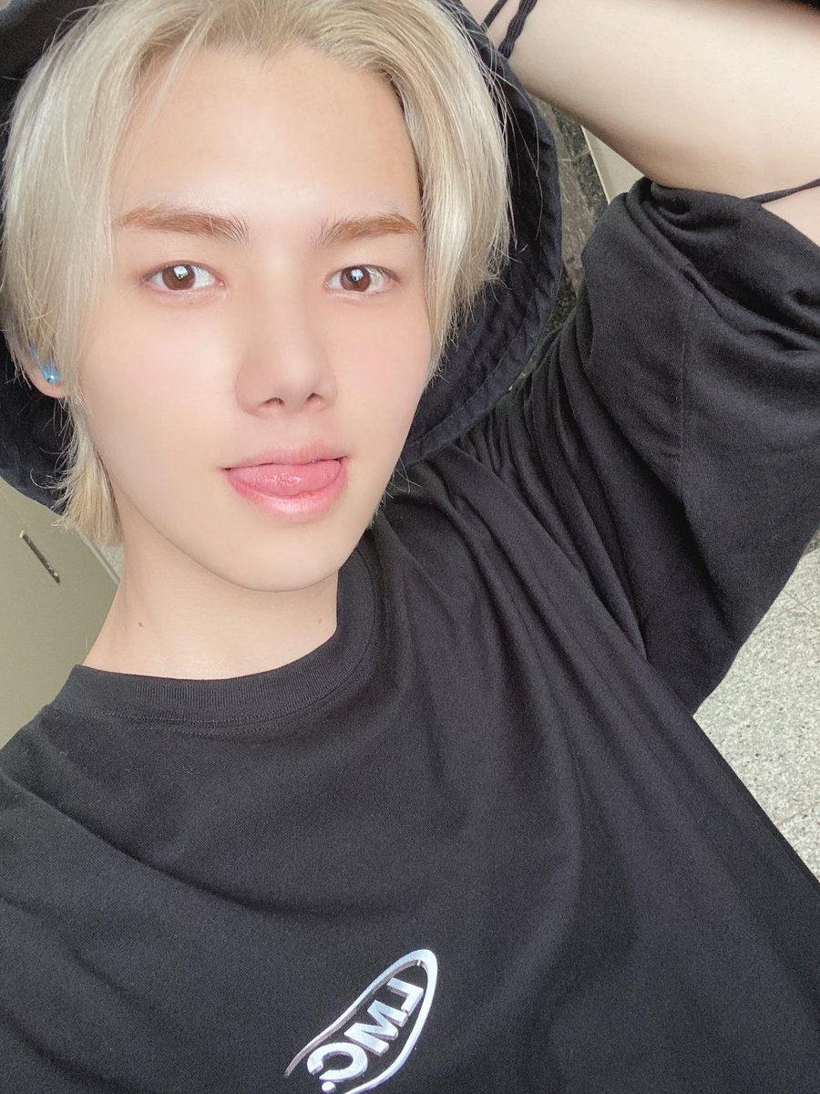 mlinhee's tweet photo. Good morning from blonde Minhee! It's been a long time since I got my blonde hair, finally, I could make it again for this comeback. Am I surprising you, LUVITY? But it seems that some of you have already figured it out. 😋 https://t.co/8Itjjx6o8W