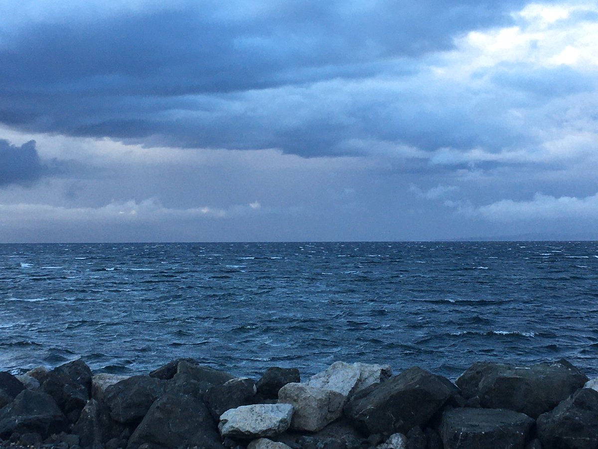 DavidMcArthur9's tweet photo. I was wrong the storm is here! #Parksville . https://t.co/sTfaWvOy41