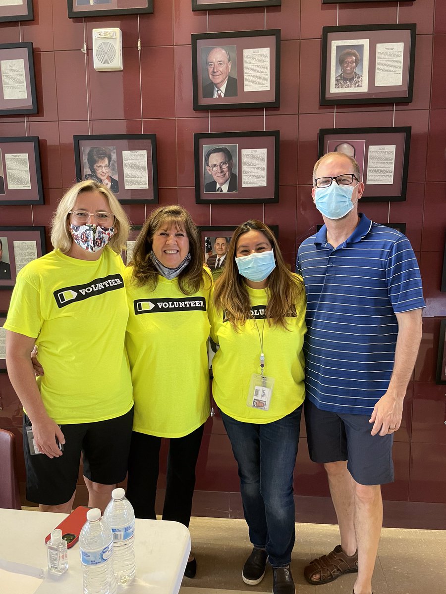 BColmeneros's tweet photo. I always enjoy giving back at the Back to School Fair, seeing familiar faces of students. Volunteering amongs coworkers and leaders supporting our community @LewisvilleISD @LoriLitchfield @jsprozz makes me proud to be part of LISD https://t.co/42uL8Nd2YF