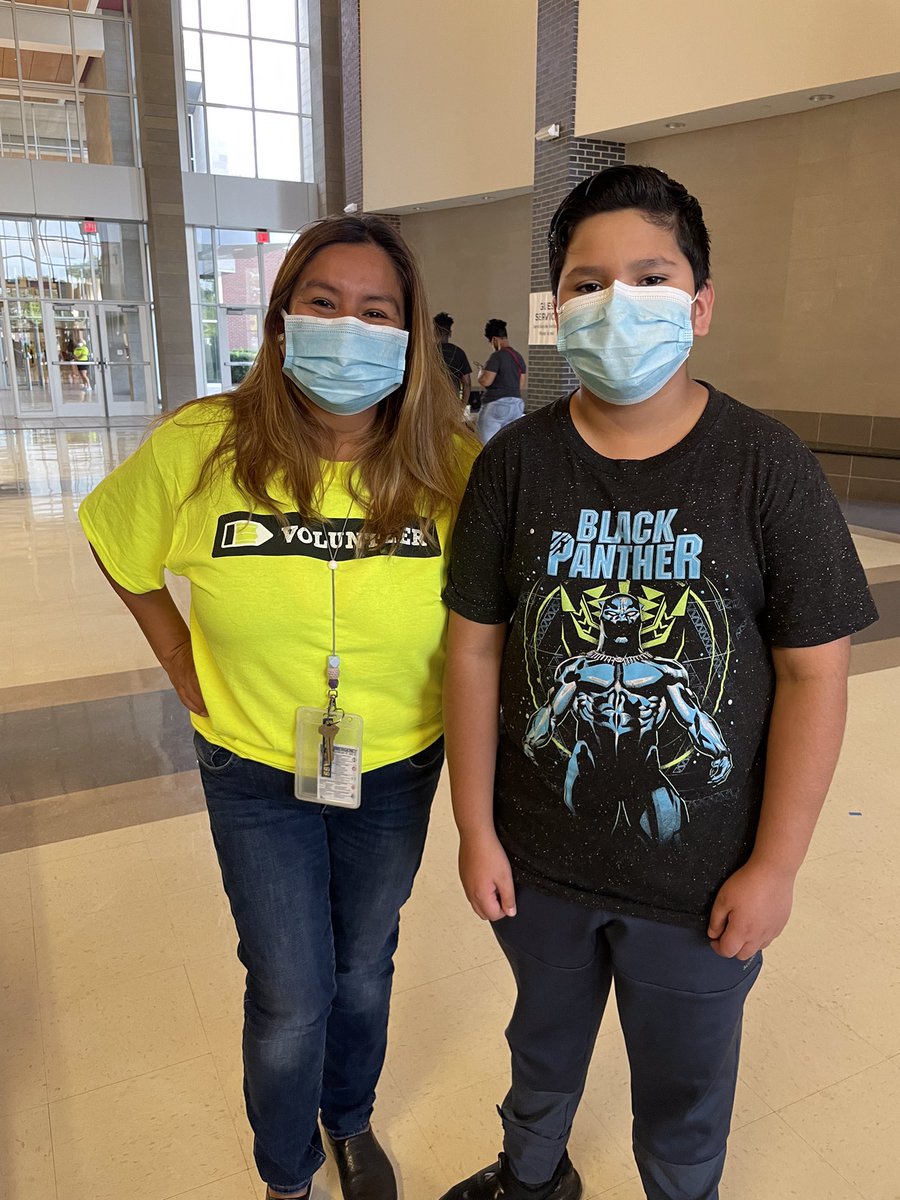 BColmeneros's tweet photo. I always enjoy giving back at the Back to School Fair, seeing familiar faces of students. Volunteering amongs coworkers and leaders supporting our community @LewisvilleISD @LoriLitchfield @jsprozz makes me proud to be part of LISD https://t.co/42uL8Nd2YF