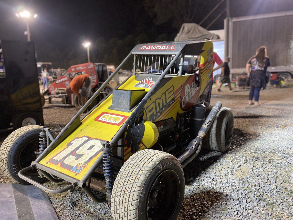 ChaseRandall09's tweet photo. Was able to salvage a 8th pace finish in an eventful feature!
Thank you to everyone that jumped in the work area so I could get back on track.
Overall a good #EasternMidgetWeek with the Reinbold/Underwood team, looking forward to getting back in the seat for the #BC39! https://t.co/Yy9LvajNis