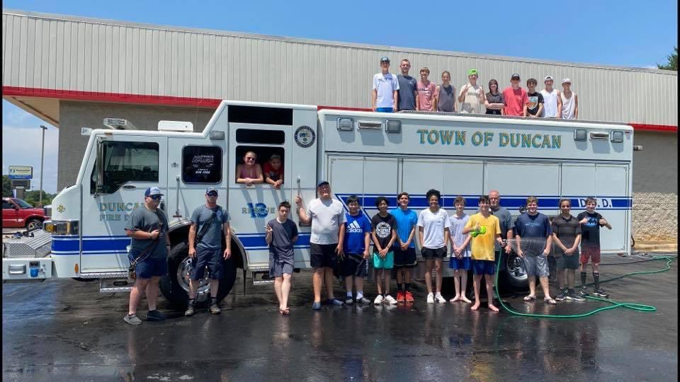 SpartanburgD5's tweet image. Our @ByrnesRR had their work cut out for them today! 💦🪣🧽 Thanks to the Duncan Fire Department for the support! ❤️💯 #WeAreD5 #D5Community