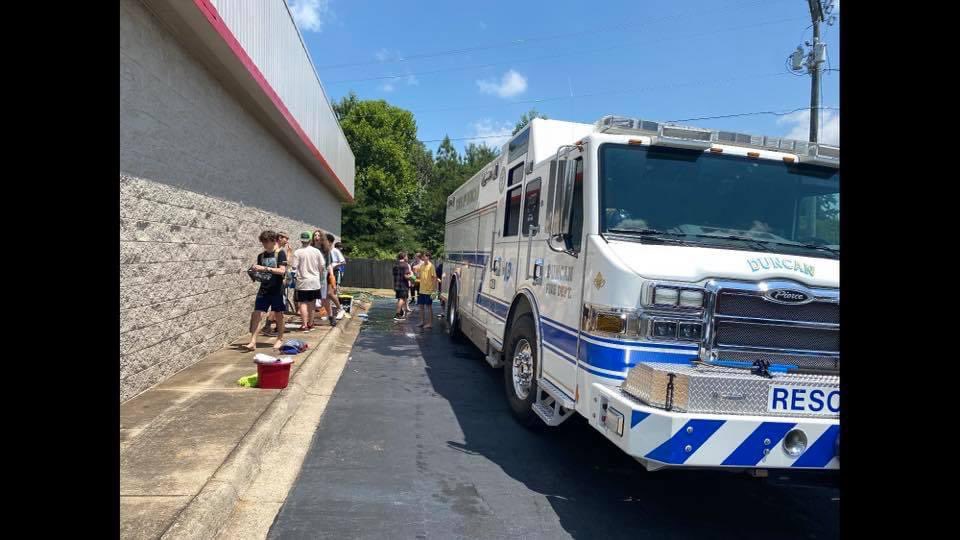 SpartanburgD5's tweet image. Our @ByrnesRR had their work cut out for them today! 💦🪣🧽 Thanks to the Duncan Fire Department for the support! ❤️💯 #WeAreD5 #D5Community