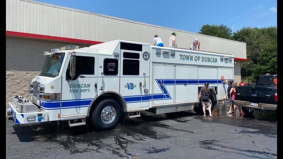 SpartanburgD5's tweet image. Our @ByrnesRR had their work cut out for them today! 💦🪣🧽 Thanks to the Duncan Fire Department for the support! ❤️💯 #WeAreD5 #D5Community