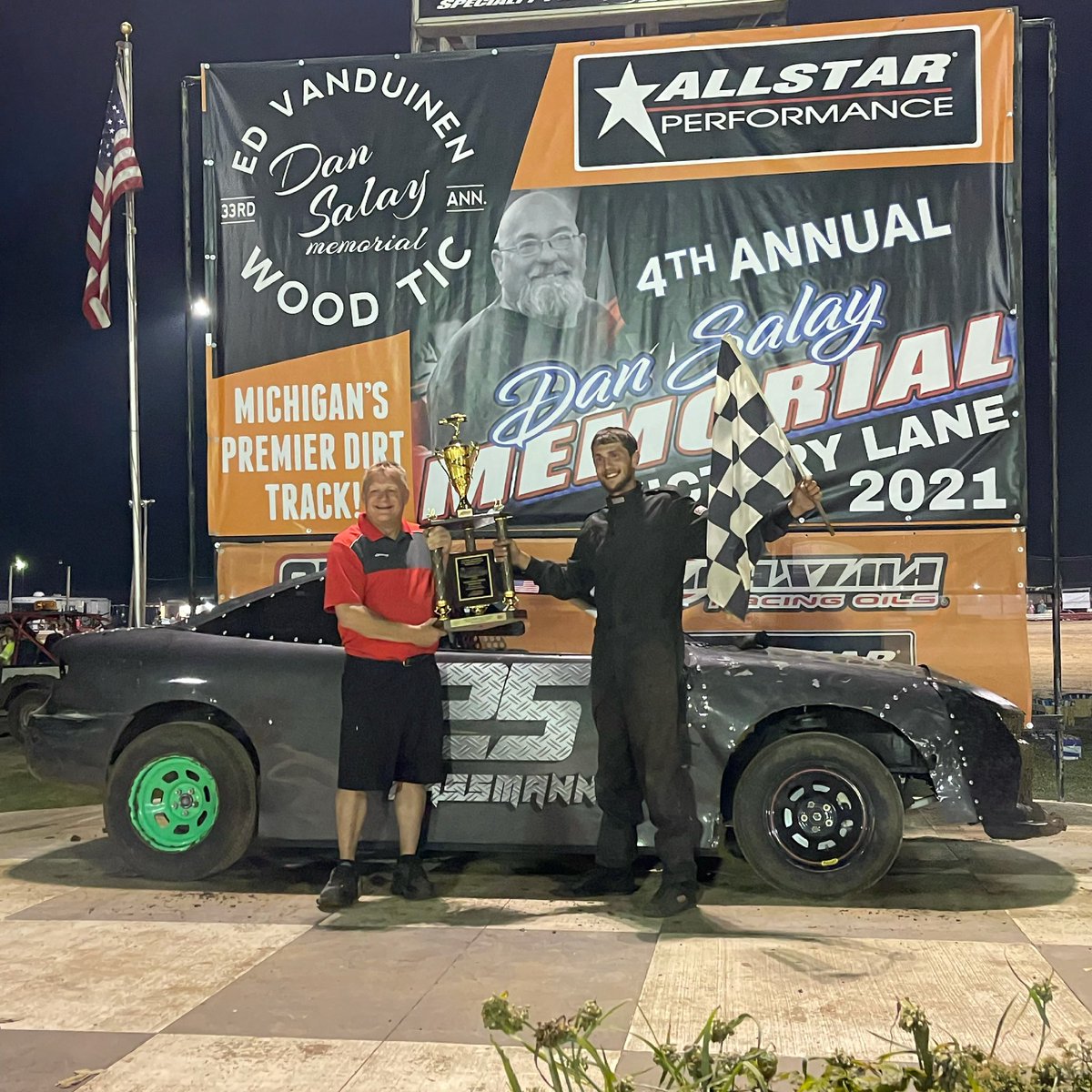 Chris Wassmann wins the XLT Engineering 4/6 cylinder feature event at the 33rd annual Ed Vanduinen/Dan Salay memorial Wood Tic leading flag to flag! Chad Freeman wins $100 for best appearing car and Ian Travis wins $100 for hard charger picking up 18 positions!