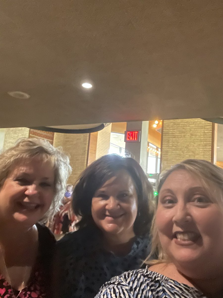 jean_mosley's tweet photo. Loved seeing #Wicked with these friends! https://t.co/tu9PcQZib0