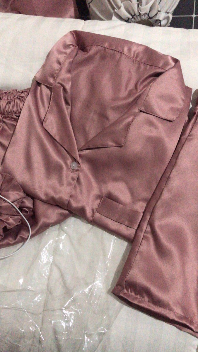 petalee_id's tweet photo. @aleonu_bae @caratstalk Hi kak aku mau kasih tau aku ada jual baju wonwoo dan bisa di checkout shopee 🥰 warnanya sama kayak dipake wonwoo pas zoom💜 harganya lagi promo only 130.000! Boleh check shopeenya ya https://t.co/yJ2fLetN4q https://t.co/4hxm7APHIw