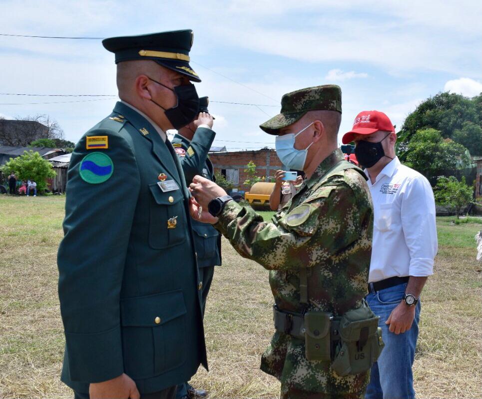 Ejercito_Div7's tweet photo. Con una ceremonia militar la #Brigada14 en el municipio de Puerto Olaya, Santander, se conmemoro  los 211 años de  nuestro glorioso Ejército Nacional. Hoy resaltamos la labor de todos aquellos hombres y mujeres que se han comprometido por la seguridad de la población. https://t.co/YvZ4mBQzp2