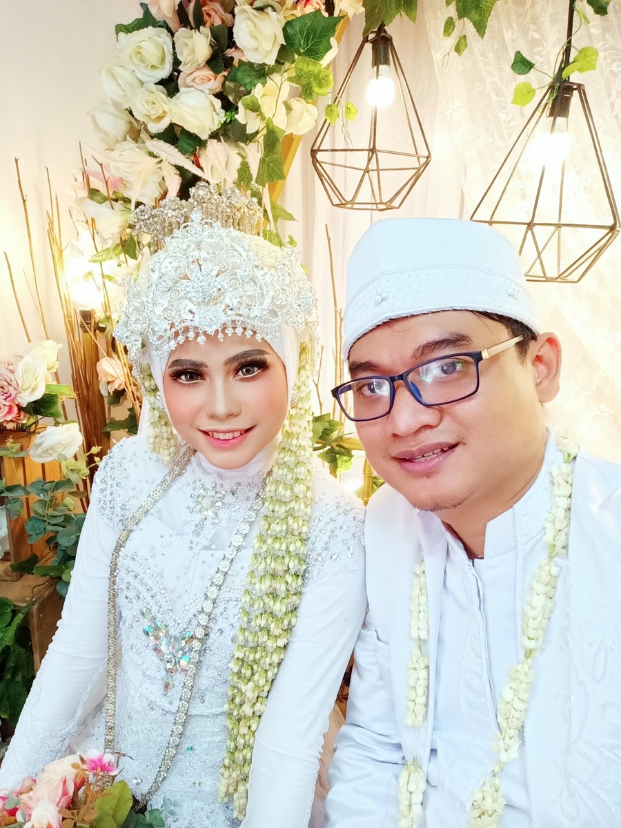 Fatima30013's tweet photo. Dan semesta berkata "sah" 
@alemerdeka https://t.co/kGXOVomFHe