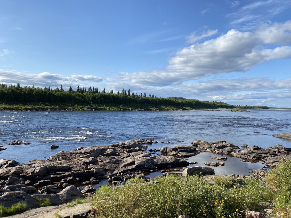 arvain's tweet photo. Ajoimme autolla Kirkkonummelta Ylläkselle. Täytyy sanoa, että ajomatkalla Tornionjokilaakso yllätti hienoilla maisemillaan. Tylsin väli oli Kärsämäki-Liminka. Tietöitä eniten Oulu-Kemi välillä. #autolla #lappiiin https://t.co/6BClp4aqPH
