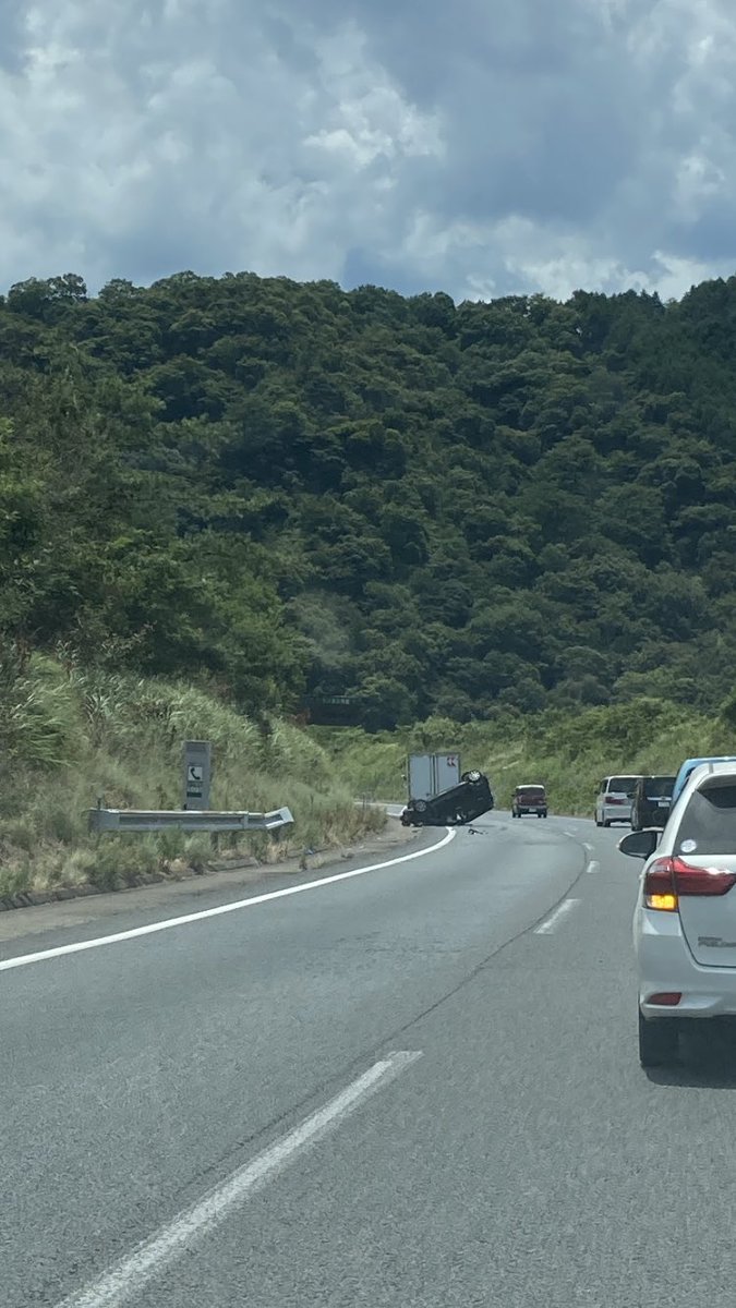 yuzuyan0120's tweet photo. 松山自動車道で事故発生中。
運転にはくれぐれもご注意を! https://t.co/8M3Z0pyUTD