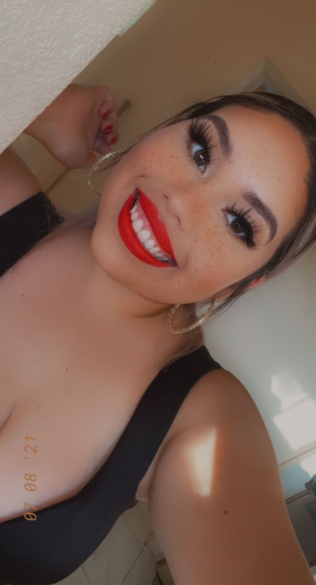 peritacuevas's tweet photo. I posted everywhere else, I might as well post here too 😜 #ImBackBby https://t.co/6CzZoatuvF