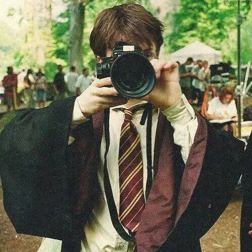 HogwartsMEMES's tweet photo. The artist                  The art https://t.co/AG1wrjAZsm
