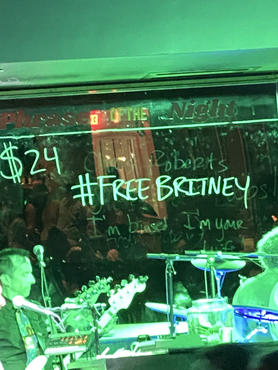 bru_vins's tweet photo. This is hands down the best bar in Boston #FreeBritney #DsKeys https://t.co/iZiWw6cScw