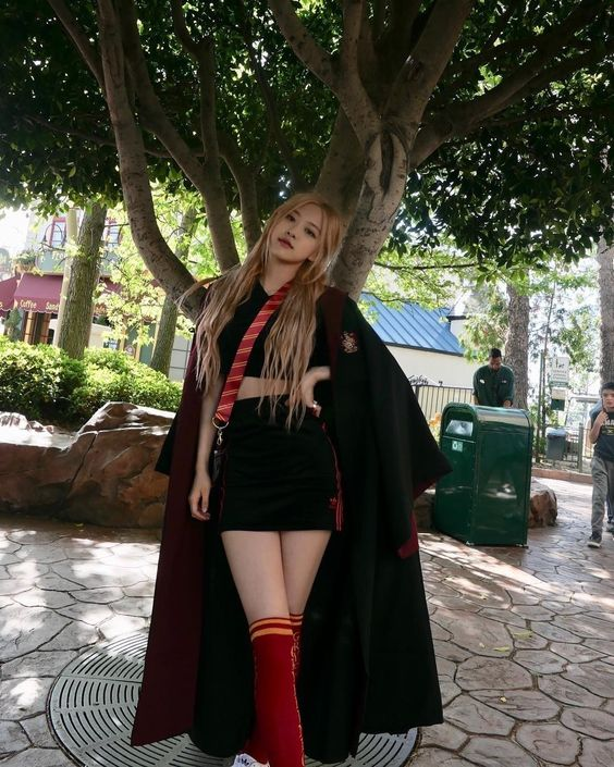 _shinyumi's tweet photo. [ pg-gram ] como boa potterhead vim com uniforme da melhor casa 🦁❤️ https://t.co/9sLH0l51d8
