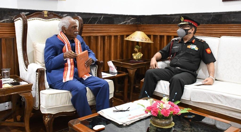westerncomd_IA's tweet photo. Interaction with #HonorableGovernor .
GOC #GoldenLionSubArea visited The Hon'ble Governor of Haryana #ShriBandaruDattatreya and discussed the issues pertaining to Ex-Servicemen welfare.
#OurVeteransOurPride
#WesternComd
#IndianArmy
@adgpi https://t.co/aAcXsTA95j