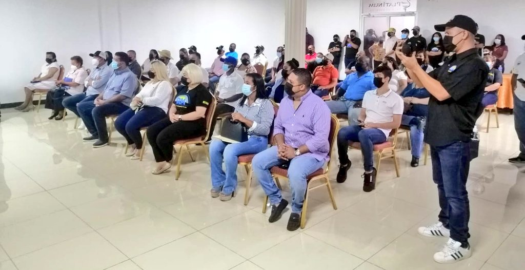 Fameglio's tweet photo. Hoy, junto a mas de 35 aspirantes a representantes de corregimiento e invitados especiales en reunión para  alinear estrategias de inscripción y próximas capacitaciones para nuevos líderes. 
#LaChorrera se luce con un equipo RM de gente buena clase A+
#SomosRM #SumandoGenteBuena https://t.co/NN13A7wXhU