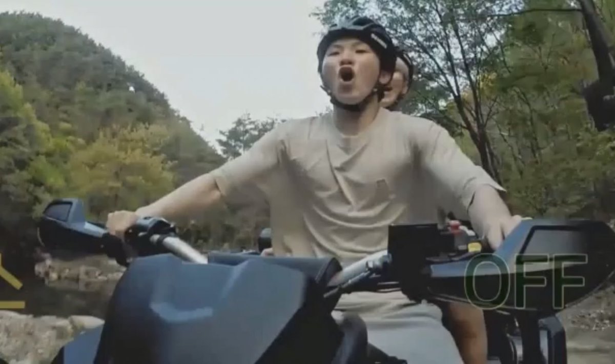 mwoozic's tweet photo. the clothes——— ARE THEY RIDING TOGETHER TOO WTFFFFFFF https://t.co/L0NPuSyeMf