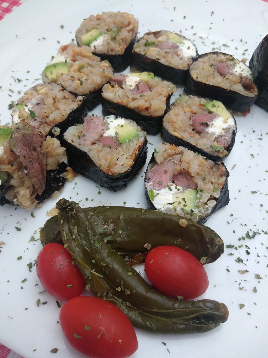 trenddiy's tweet photo. @werevertumorro Hasta mexicanice el sushi https://t.co/SnXxnwDvwC