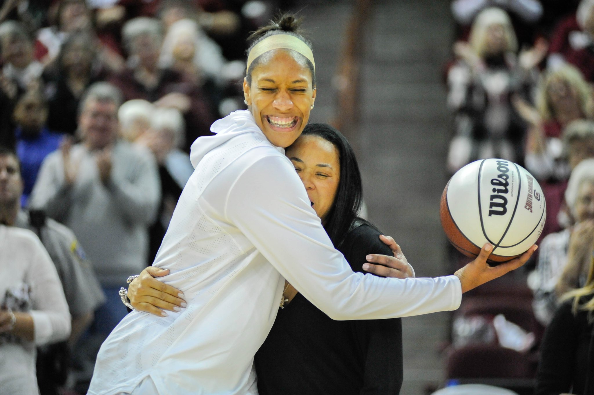 Ryan Bethea on X: GOOD AS GOLD! 🥇 South Carolina's Dawn Staley and A'ja  Wilson are bringing home the gold after a 90-75 win over Japan in the  #2020Olympics! #Tokyo2020  /