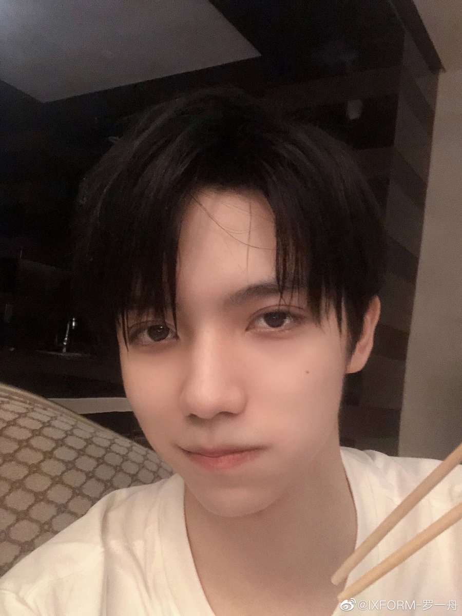 #LuoYizhou: If you look at me any more I’ll eat you 🥟 

#IXFORM