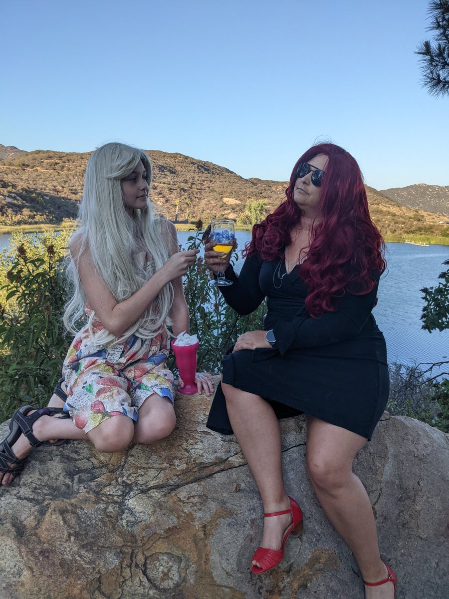 QuietHrtScream's tweet photo. Blast from the past--this year, we got to do one item from past #GISH hunts. From 2019. (The stupid foil hair bow fell out. SORRY, instructions). 

#GoodOmens @neilhimself https://t.co/BJ9hbgOlGF
