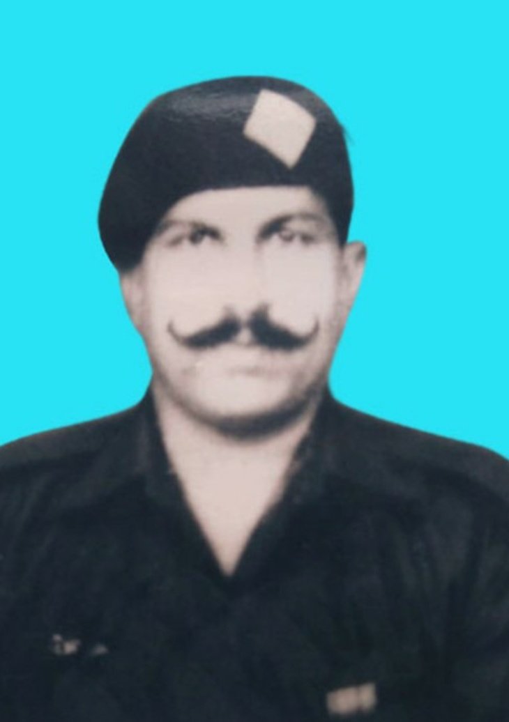 🇮🇳भारत सर्वप्रथम NATION FIRST 🇮🇳 (@nationmylife1) on Twitter photo Remembering and honouring
The Brave
L/Hav Kewal Singh,
11 RR/Dogra
Made supreme sacrifice on this day 1995.
<a href="/MajDPSingh/">Major D P Singh</a> <a href="/megirish2001/">Meghna Girish 🇮🇳</a> <a href="/RDXThinksThat/">Colonel Rohit Dev (RDX) 🇮🇳</a> <a href="/indian_soldier/">ColAC</a> <a href="/simply_mixed_up/">Colonel AD, SM🇮🇳</a> <a href="/nayabharathoon/">JYOTI सिंह DHILLON🇮🇳</a> <a href="/aditiraval/">Aditi Raval 🇮🇳</a> <a href="/incredibleindia/">Incredible!ndia</a> Remembering and honouring
The Brave
L/Hav Kewal Singh,
11 RR/Dogra
Made supreme sacrifice on this day 1995.
<a href="/MajDPSingh/">Major D P Singh</a> <a href="/megirish2001/">Meghna Girish 🇮🇳</a> <a href="/RDXThinksThat/">Colonel Rohit Dev (RDX) 🇮🇳</a> <a href="/indian_soldier/">ColAC</a> <a href="/simply_mixed_up/">Colonel AD, SM🇮🇳</a> <a href="/nayabharathoon/">JYOTI सिंह DHILLON🇮🇳</a> <a href="/aditiraval/">Aditi Raval 🇮🇳</a> <a href="/incredibleindia/">Incredible!ndia</a>