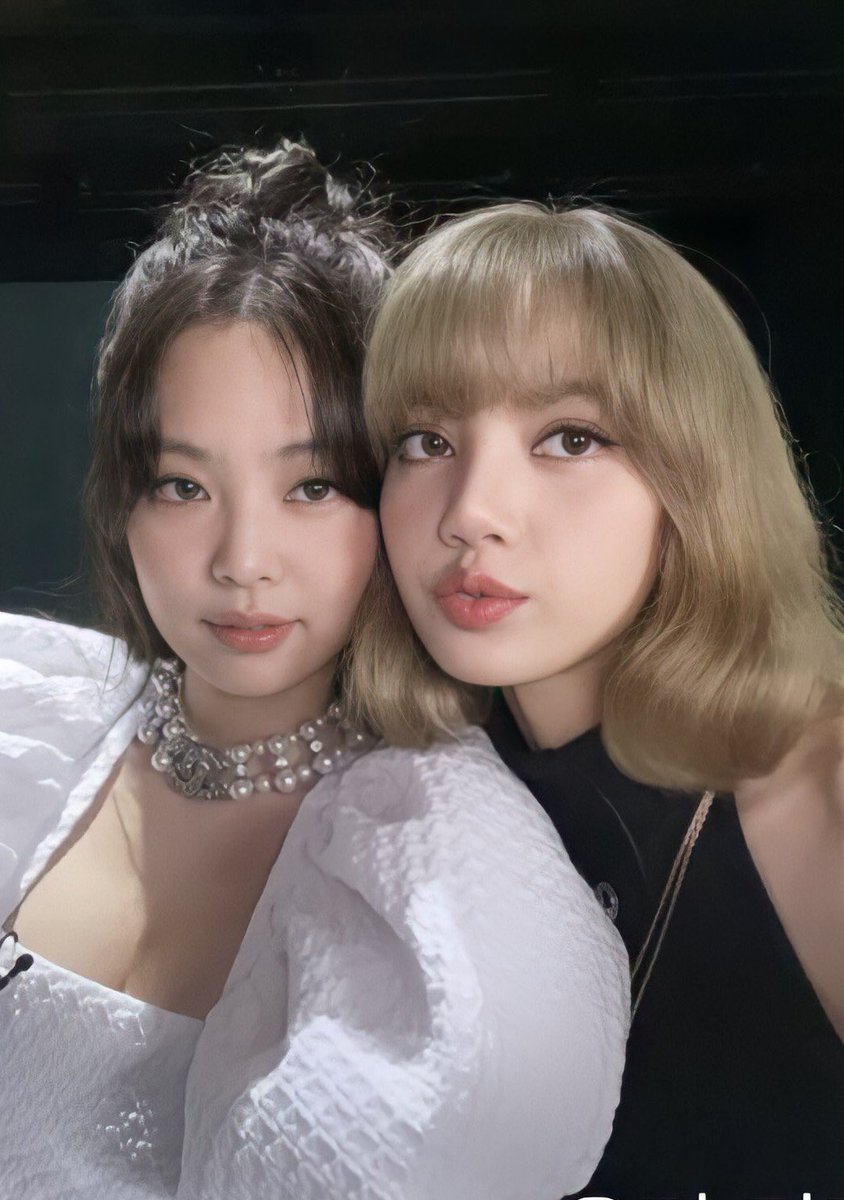 _jenrubykim's tweet photo. good for one year #jenlisa https://t.co/CtGcjQk7GP